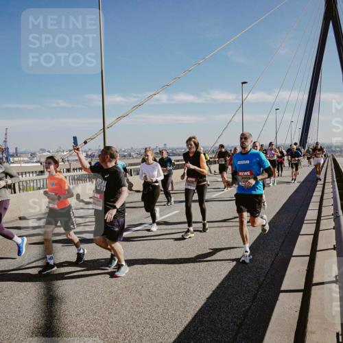 03.10.2025 - Köhlbrandbrückenlauf Michael Burmester http://msf.ph/oto/9045831 03.10.2025 12:28:17 Position 1  meine-sportfotos.de