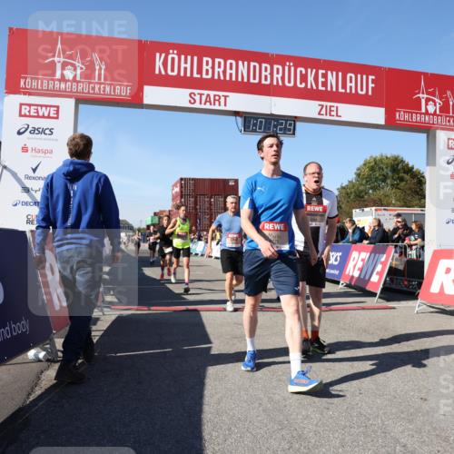 03.10.2025 - Köhlbrandbrückenlauf Lena Gebhardt http://msf.ph/oto/9045834 03.10.2025 13:01:30 Ziel 4047, 4073, 4199, 4219, 4220, 4284, 4292, 4304, 5424, 5915, 6187, 6775, 6801 meine-sportfotos.de