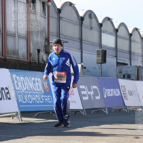 03.10.2025 - Köhlbrandbrückenlauf Luisa Fischer http://msf.ph/oto/9045840 03.10.2025 13:46:09 Ziel 7003, 9130, 9720, 4572, 5327, 5748 meine-sportfotos.de
