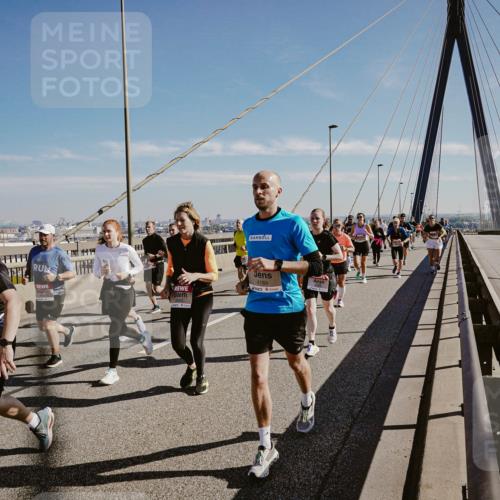 03.10.2025 - Köhlbrandbrückenlauf Michael Burmester http://msf.ph/oto/9045841 03.10.2025 12:28:18 Position 1 4189 meine-sportfotos.de