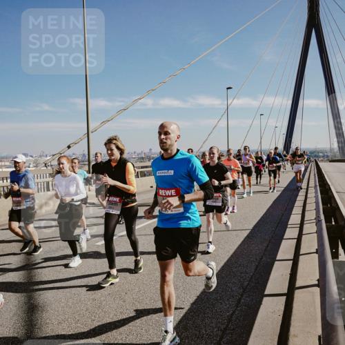 03.10.2025 - Köhlbrandbrückenlauf Michael Burmester http://msf.ph/oto/9045847 03.10.2025 12:28:18 Position 1  meine-sportfotos.de