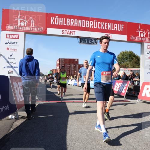 03.10.2025 - Köhlbrandbrückenlauf Lena Gebhardt http://msf.ph/oto/9045849 03.10.2025 13:01:30 Ziel 4047, 4073, 4199, 4219, 4220, 4284, 4292, 4304, 5424, 5915, 6187, 6775, 6801 meine-sportfotos.de