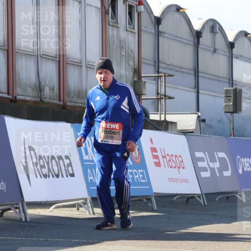 03.10.2025 - Köhlbrandbrückenlauf Luisa Fischer http://msf.ph/oto/9045851 03.10.2025 13:46:10 Ziel 7003, 9130, 9720, 4572, 5327, 5748 meine-sportfotos.de