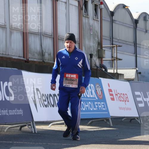 03.10.2025 - Köhlbrandbrückenlauf Luisa Fischer http://msf.ph/oto/9045855 03.10.2025 13:46:10 Ziel 7003, 9130, 9720, 4572, 5327, 5748 meine-sportfotos.de