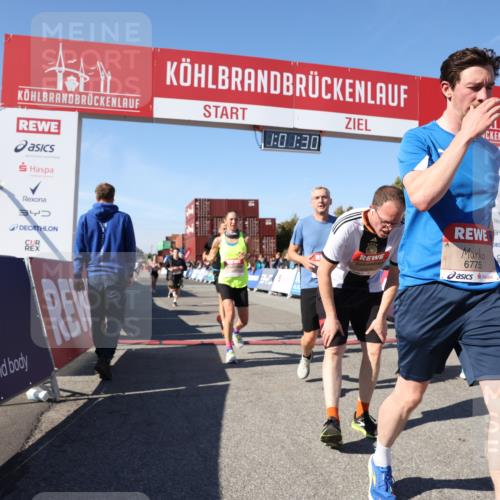 03.10.2025 - Köhlbrandbrückenlauf Lena Gebhardt http://msf.ph/oto/9045860 03.10.2025 13:01:31 Ziel 4047, 4073, 4199, 4219, 4220, 4284, 4292, 4304, 5424, 5915, 6187, 6775, 6801 meine-sportfotos.de