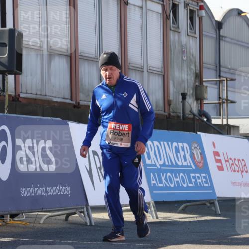 03.10.2025 - Köhlbrandbrückenlauf Luisa Fischer http://msf.ph/oto/9045863 03.10.2025 13:46:10 Ziel 7003, 9130, 9720, 4572, 5327, 5748 meine-sportfotos.de