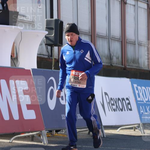 03.10.2025 - Köhlbrandbrückenlauf Luisa Fischer http://msf.ph/oto/9045869 03.10.2025 13:46:11 Ziel 7003, 9130, 9720, 4572, 5748 meine-sportfotos.de