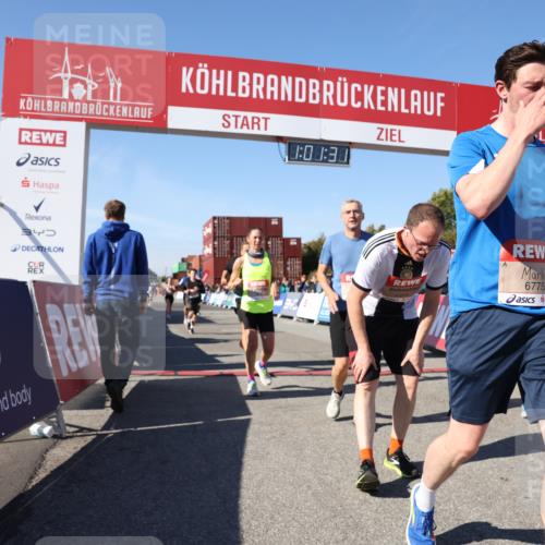 03.10.2025 - Köhlbrandbrückenlauf Lena Gebhardt http://msf.ph/oto/9045872 03.10.2025 13:01:31 Ziel 4047, 4073, 4199, 4219, 4220, 4284, 4292, 4304, 5424, 5915, 6187, 6775, 6801 meine-sportfotos.de