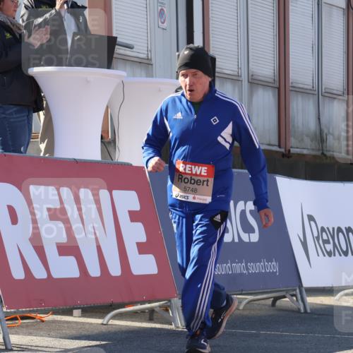 03.10.2025 - Köhlbrandbrückenlauf Luisa Fischer http://msf.ph/oto/9045873 03.10.2025 13:46:11 Ziel 7003, 9130, 9720, 4572, 5748 meine-sportfotos.de