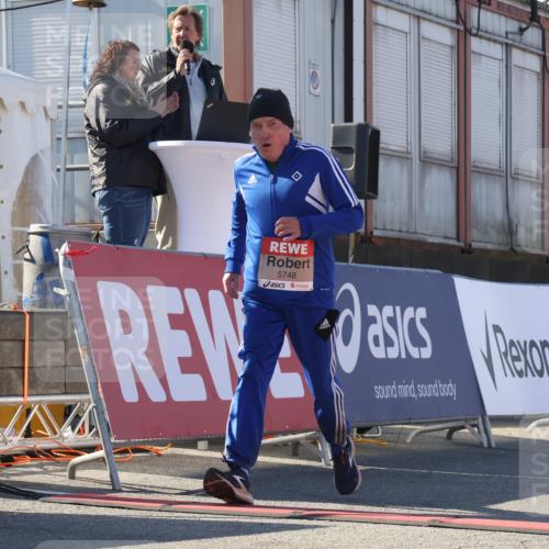 03.10.2025 - Köhlbrandbrückenlauf Luisa Fischer http://msf.ph/oto/9045875 03.10.2025 13:46:12 Ziel 7003, 9130, 9720, 4572, 5748 meine-sportfotos.de