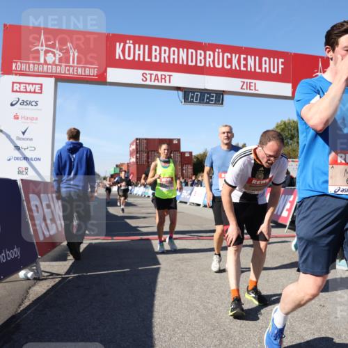 03.10.2025 - Köhlbrandbrückenlauf Lena Gebhardt http://msf.ph/oto/9045878 03.10.2025 13:01:31 Ziel 4047, 4073, 4199, 4219, 4220, 4284, 4292, 4304, 5424, 5915, 6187, 6775, 6801 meine-sportfotos.de