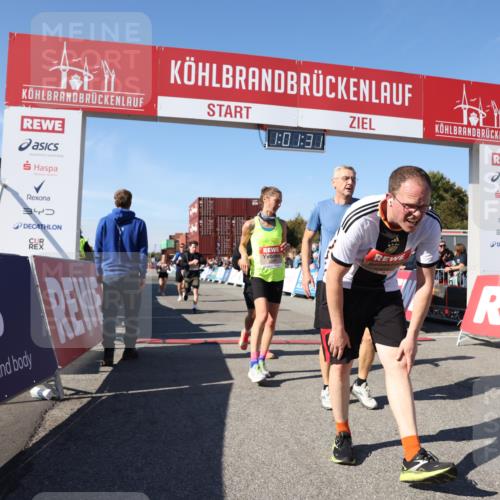 03.10.2025 - Köhlbrandbrückenlauf Lena Gebhardt http://msf.ph/oto/9045883 03.10.2025 13:01:31 Ziel 4047, 4073, 4199, 4219, 4220, 4284, 4292, 4304, 5424, 5915, 6187, 6775, 6801 meine-sportfotos.de