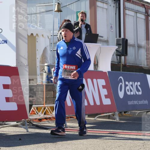 03.10.2025 - Köhlbrandbrückenlauf Luisa Fischer http://msf.ph/oto/9045885 03.10.2025 13:46:12 Ziel 7003, 9130, 9720, 4572, 5748 meine-sportfotos.de