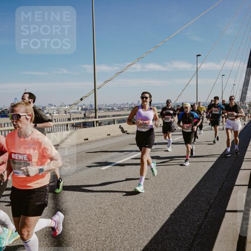 03.10.2025 - Köhlbrandbrückenlauf Michael Burmester http://msf.ph/oto/9045886 03.10.2025 12:28:21 Position 1 44 meine-sportfotos.de