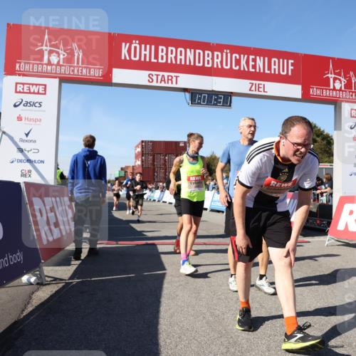 03.10.2025 - Köhlbrandbrückenlauf Lena Gebhardt http://msf.ph/oto/9045887 03.10.2025 13:01:32 Ziel 4047, 4073, 4199, 4219, 4220, 4284, 4292, 4304, 5424, 5915, 6187, 6775, 6801 meine-sportfotos.de