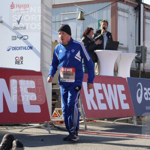 03.10.2025 - Köhlbrandbrückenlauf Luisa Fischer http://msf.ph/oto/9045890 03.10.2025 13:46:13 Ziel 7003, 9130, 9720, 4572, 5748 meine-sportfotos.de