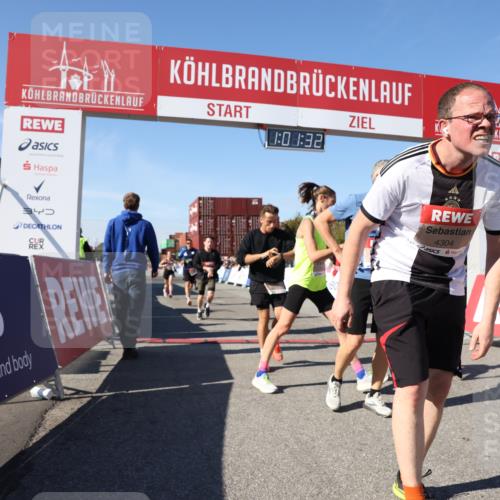 03.10.2025 - Köhlbrandbrückenlauf Lena Gebhardt http://msf.ph/oto/9045904 03.10.2025 13:01:32 Ziel 4047, 4073, 4199, 4219, 4220, 4284, 4292, 4304, 5424, 5915, 6187, 6775, 6801 meine-sportfotos.de