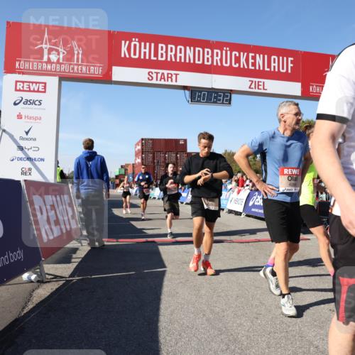 03.10.2025 - Köhlbrandbrückenlauf Lena Gebhardt http://msf.ph/oto/9045908 03.10.2025 13:01:33 Ziel 4047, 4073, 4199, 4219, 4220, 4284, 4292, 4304, 5424, 6187, 6775, 6801 meine-sportfotos.de