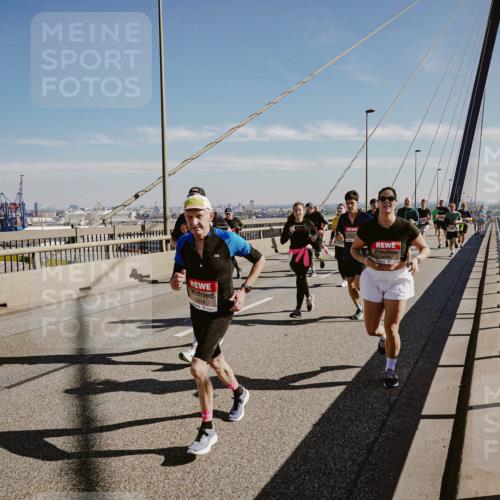 03.10.2025 - Köhlbrandbrückenlauf Michael Burmester http://msf.ph/oto/9045911 03.10.2025 12:28:22 Position 1 6318 meine-sportfotos.de