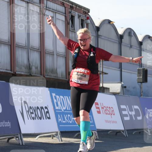03.10.2025 - Köhlbrandbrückenlauf Luisa Fischer http://msf.ph/oto/9045912 03.10.2025 13:46:27 Ziel 5900 meine-sportfotos.de