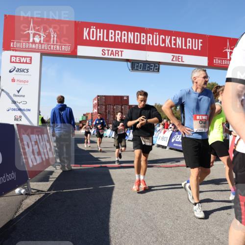 03.10.2025 - Köhlbrandbrückenlauf Lena Gebhardt http://msf.ph/oto/9045913 03.10.2025 13:01:33 Ziel 4047, 4073, 4199, 4219, 4220, 4284, 4292, 4304, 5424, 6187, 6775, 6801 meine-sportfotos.de