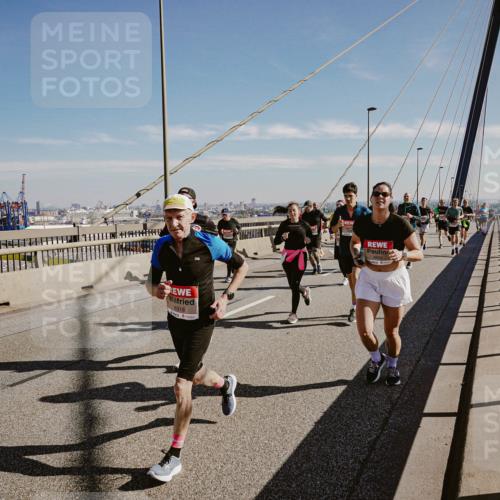 03.10.2025 - Köhlbrandbrückenlauf Michael Burmester http://msf.ph/oto/9045918 03.10.2025 12:28:22 Position 1 6318 meine-sportfotos.de