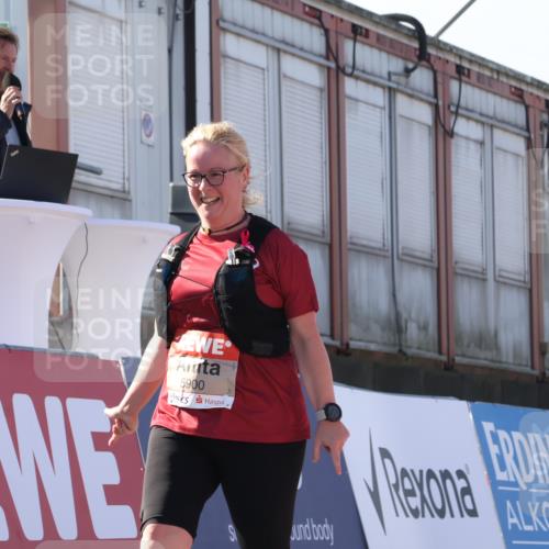 03.10.2025 - Köhlbrandbrückenlauf Luisa Fischer http://msf.ph/oto/9045924 03.10.2025 13:46:28 Ziel 5900 meine-sportfotos.de