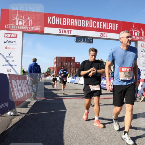 03.10.2025 - Köhlbrandbrückenlauf Lena Gebhardt http://msf.ph/oto/9045931 03.10.2025 13:01:33 Ziel 4047, 4073, 4199, 4219, 4220, 4284, 4292, 4304, 5424, 6187, 6775, 6801 meine-sportfotos.de