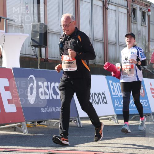 03.10.2025 - Köhlbrandbrückenlauf Luisa Fischer http://msf.ph/oto/9045948 03.10.2025 13:46:47 Ziel 5275, 5388, 5759 meine-sportfotos.de