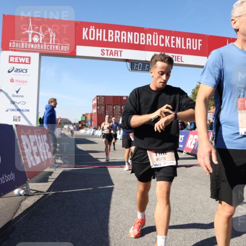 03.10.2025 - Köhlbrandbrückenlauf Lena Gebhardt http://msf.ph/oto/9045963 03.10.2025 13:01:34 Ziel 4047, 4073, 4199, 4219, 4220, 4257, 4284, 4292, 4304, 5424, 6187, 6775, 6801 meine-sportfotos.de