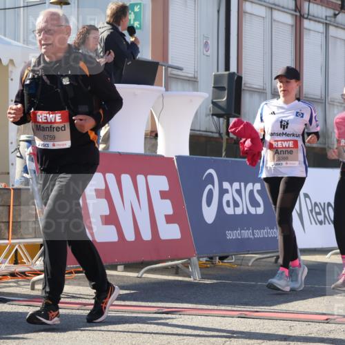 03.10.2025 - Köhlbrandbrückenlauf Luisa Fischer http://msf.ph/oto/9045965 03.10.2025 13:46:48 Ziel 5275, 5372, 5388, 5759 meine-sportfotos.de