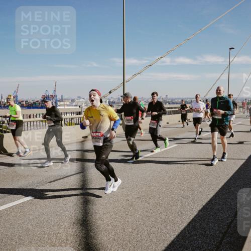 03.10.2025 - Köhlbrandbrückenlauf Michael Burmester http://msf.ph/oto/9045966 03.10.2025 12:28:24 Position 1 5306 meine-sportfotos.de