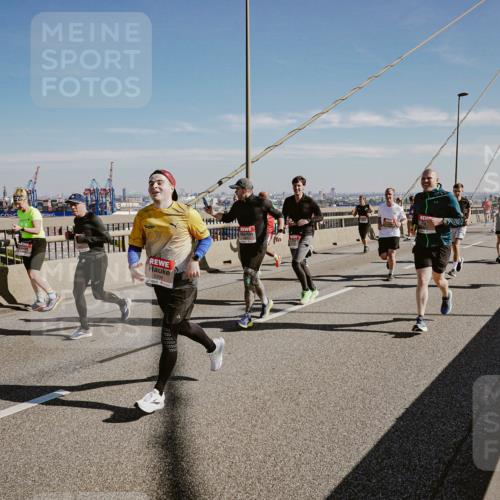 03.10.2025 - Köhlbrandbrückenlauf Michael Burmester http://msf.ph/oto/9045972 03.10.2025 12:28:25 Position 1  meine-sportfotos.de