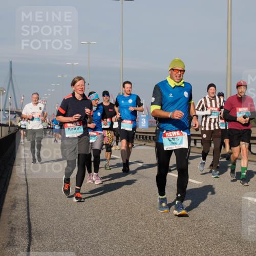 03.10.2025 - Köhlbrandbrückenlauf Fabian Wolf http://msf.ph/oto/9045973 03.10.2025 09:58:11 Position 3 2, 2813, 3751, 3, 222, 2956 meine-sportfotos.de
