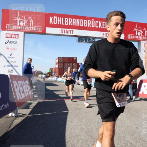 03.10.2025 - Köhlbrandbrückenlauf Lena Gebhardt http://msf.ph/oto/9045974 03.10.2025 13:01:35 Ziel 4047, 4073, 4199, 4219, 4220, 4257, 4284, 4292, 4304, 5424, 6775, 6801 meine-sportfotos.de