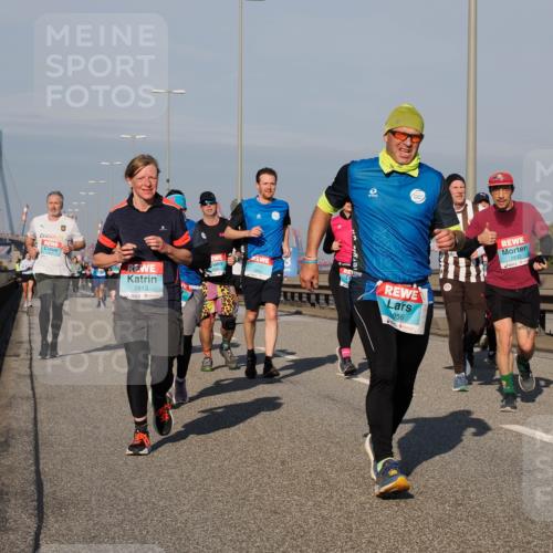 03.10.2025 - Köhlbrandbrückenlauf Fabian Wolf http://msf.ph/oto/9045975 03.10.2025 09:58:12 Position 3 24, 2813, 956, 2832 meine-sportfotos.de