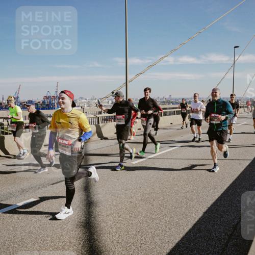 03.10.2025 - Köhlbrandbrückenlauf Michael Burmester http://msf.ph/oto/9045977 03.10.2025 12:28:25 Position 1  meine-sportfotos.de