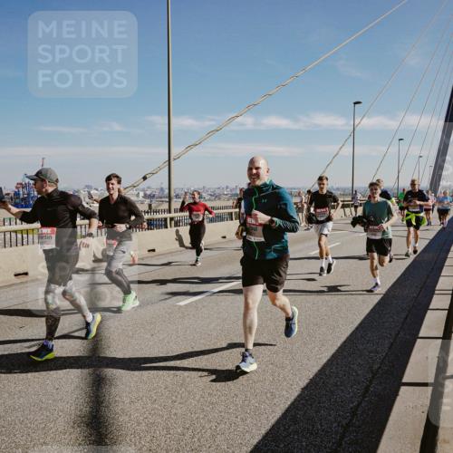 03.10.2025 - Köhlbrandbrückenlauf Michael Burmester http://msf.ph/oto/9045987 03.10.2025 12:28:25 Position 1  meine-sportfotos.de