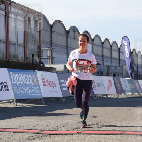 03.10.2025 - Köhlbrandbrückenlauf Luisa Fischer http://msf.ph/oto/9045988 03.10.2025 13:46:55 Ziel 7034, 5275, 5295, 5372, 5388, 5759, 6558 meine-sportfotos.de