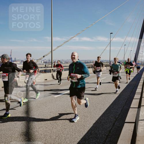 03.10.2025 - Köhlbrandbrückenlauf Michael Burmester http://msf.ph/oto/9045990 03.10.2025 12:28:25 Position 1  meine-sportfotos.de