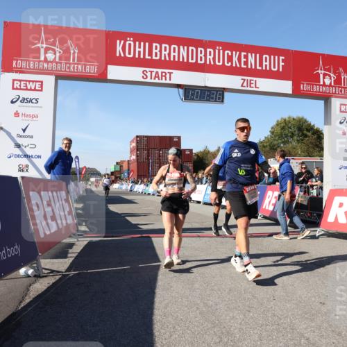 03.10.2025 - Köhlbrandbrückenlauf Lena Gebhardt http://msf.ph/oto/9045994 03.10.2025 13:01:36 Ziel 4047, 4073, 4219, 4220, 4257, 4284, 4292, 4304, 5424, 6775, 6801 meine-sportfotos.de
