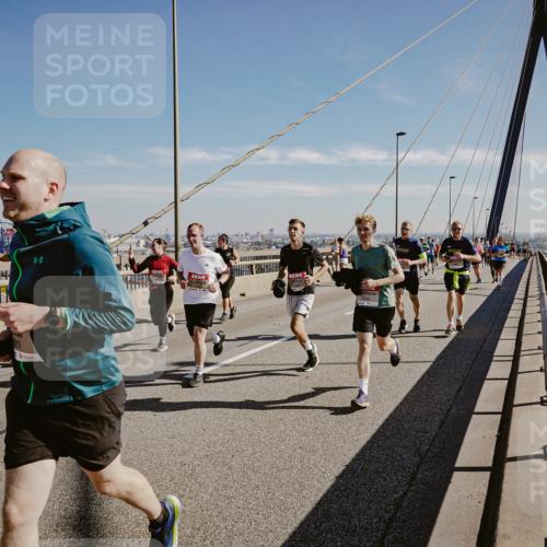 03.10.2025 - Köhlbrandbrückenlauf Michael Burmester http://msf.ph/oto/9045996 03.10.2025 12:28:26 Position 1  meine-sportfotos.de