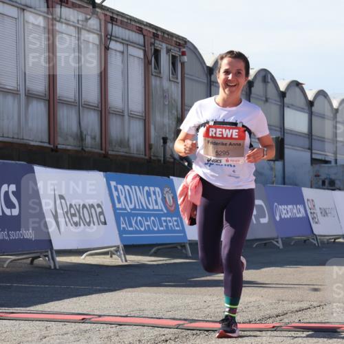 03.10.2025 - Köhlbrandbrückenlauf Luisa Fischer http://msf.ph/oto/9046000 03.10.2025 13:46:55 Ziel 7034, 5275, 5295, 5372, 5388, 5759, 6558 meine-sportfotos.de