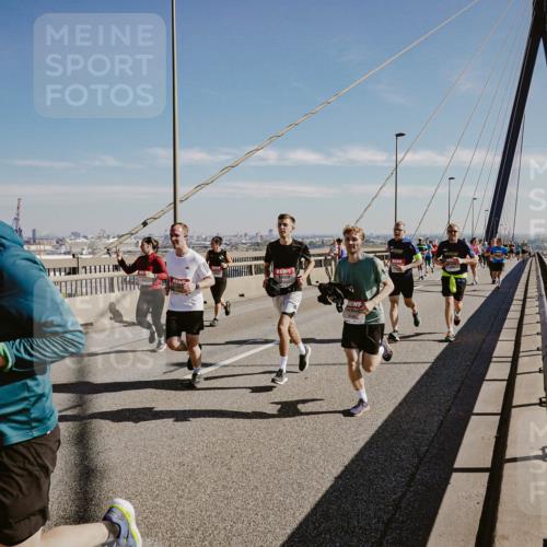 03.10.2025 - Köhlbrandbrückenlauf Michael Burmester http://msf.ph/oto/9046001 03.10.2025 12:28:26 Position 1  meine-sportfotos.de