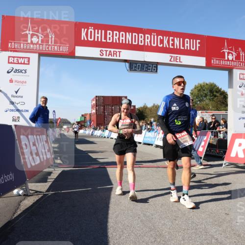 03.10.2025 - Köhlbrandbrückenlauf Lena Gebhardt http://msf.ph/oto/9046002 03.10.2025 13:01:36 Ziel 4047, 4073, 4219, 4220, 4257, 4284, 4292, 4304, 5424, 6775, 6801 meine-sportfotos.de