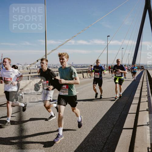 03.10.2025 - Köhlbrandbrückenlauf Michael Burmester http://msf.ph/oto/9046004 03.10.2025 12:28:27 Position 1 36, 4048 meine-sportfotos.de