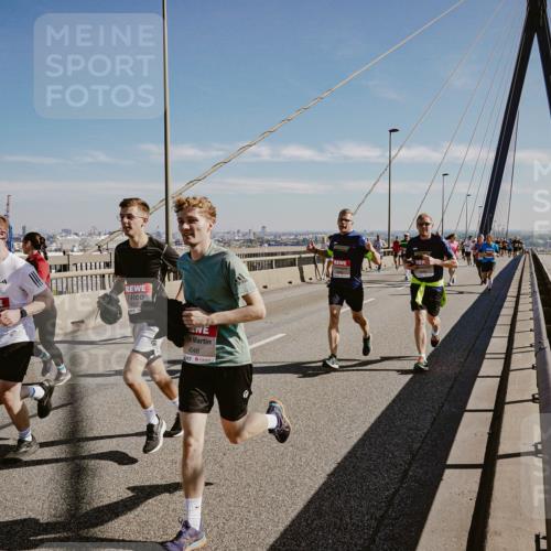03.10.2025 - Köhlbrandbrückenlauf Michael Burmester http://msf.ph/oto/9046007 03.10.2025 12:28:27 Position 1 4048 meine-sportfotos.de