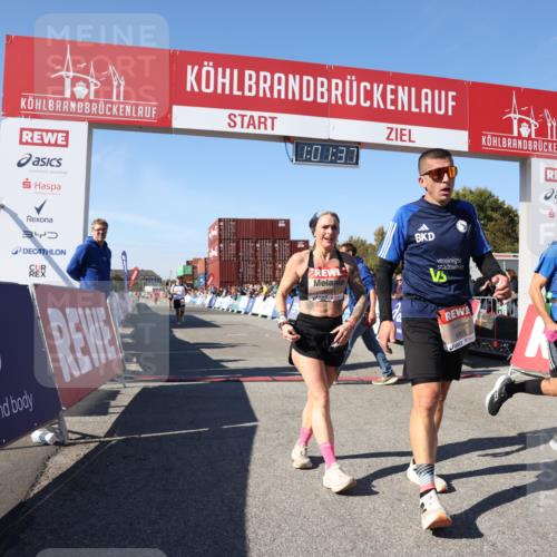 03.10.2025 - Köhlbrandbrückenlauf Lena Gebhardt http://msf.ph/oto/9046008 03.10.2025 13:01:37 Ziel 4047, 4073, 4219, 4220, 4257, 4284, 4292, 4304, 5424, 6775, 6801 meine-sportfotos.de