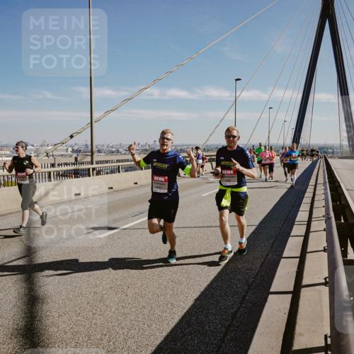 03.10.2025 - Köhlbrandbrückenlauf Michael Burmester http://msf.ph/oto/9046013 03.10.2025 12:28:27 Position 1  meine-sportfotos.de