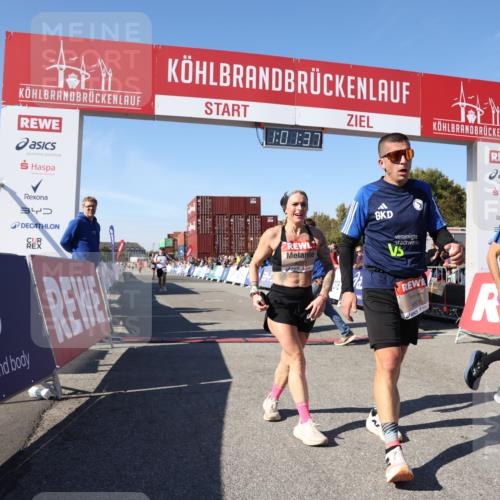 03.10.2025 - Köhlbrandbrückenlauf Lena Gebhardt http://msf.ph/oto/9046014 03.10.2025 13:01:37 Ziel 4047, 4073, 4219, 4220, 4257, 4284, 4292, 4304, 5424, 6775, 6801 meine-sportfotos.de